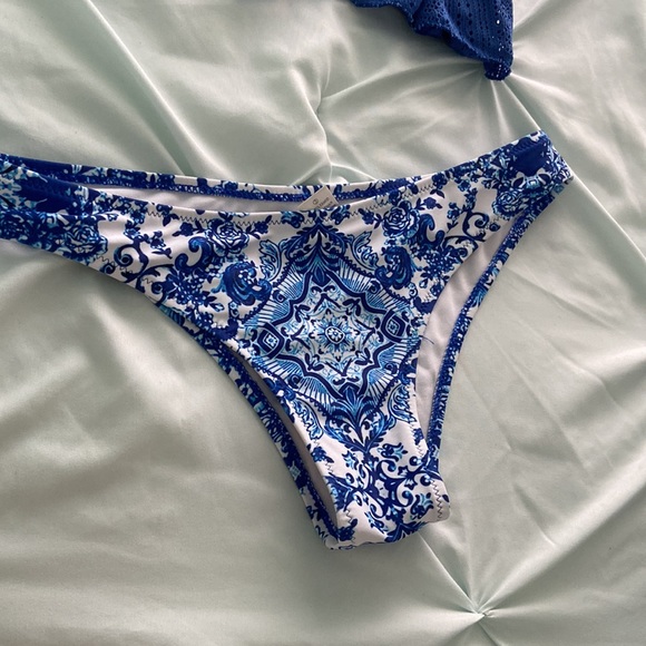 Blue Roxy bikini set - Picture 2 of 5